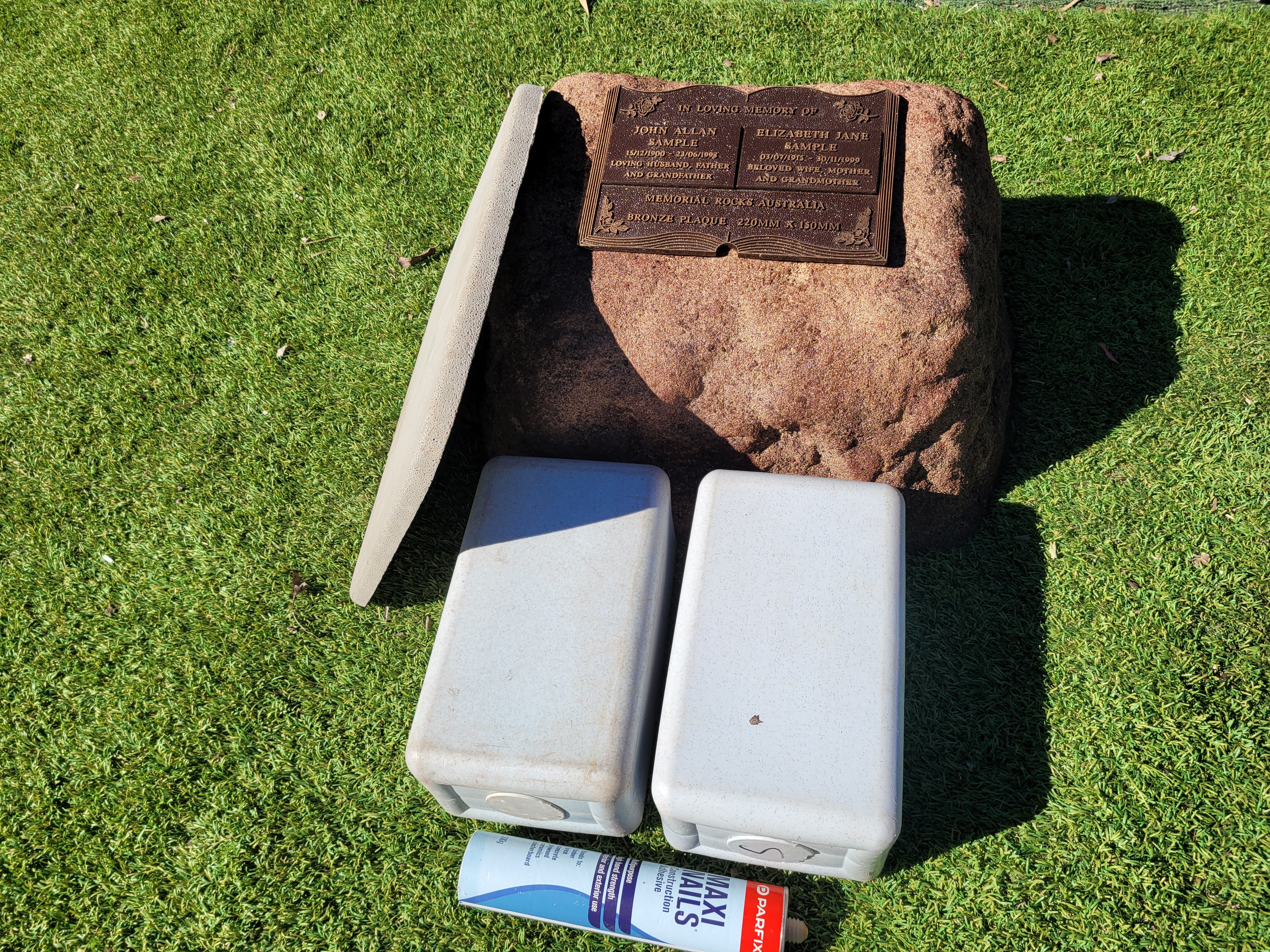 Memorial Rock Urn 1877 Large Double Brown