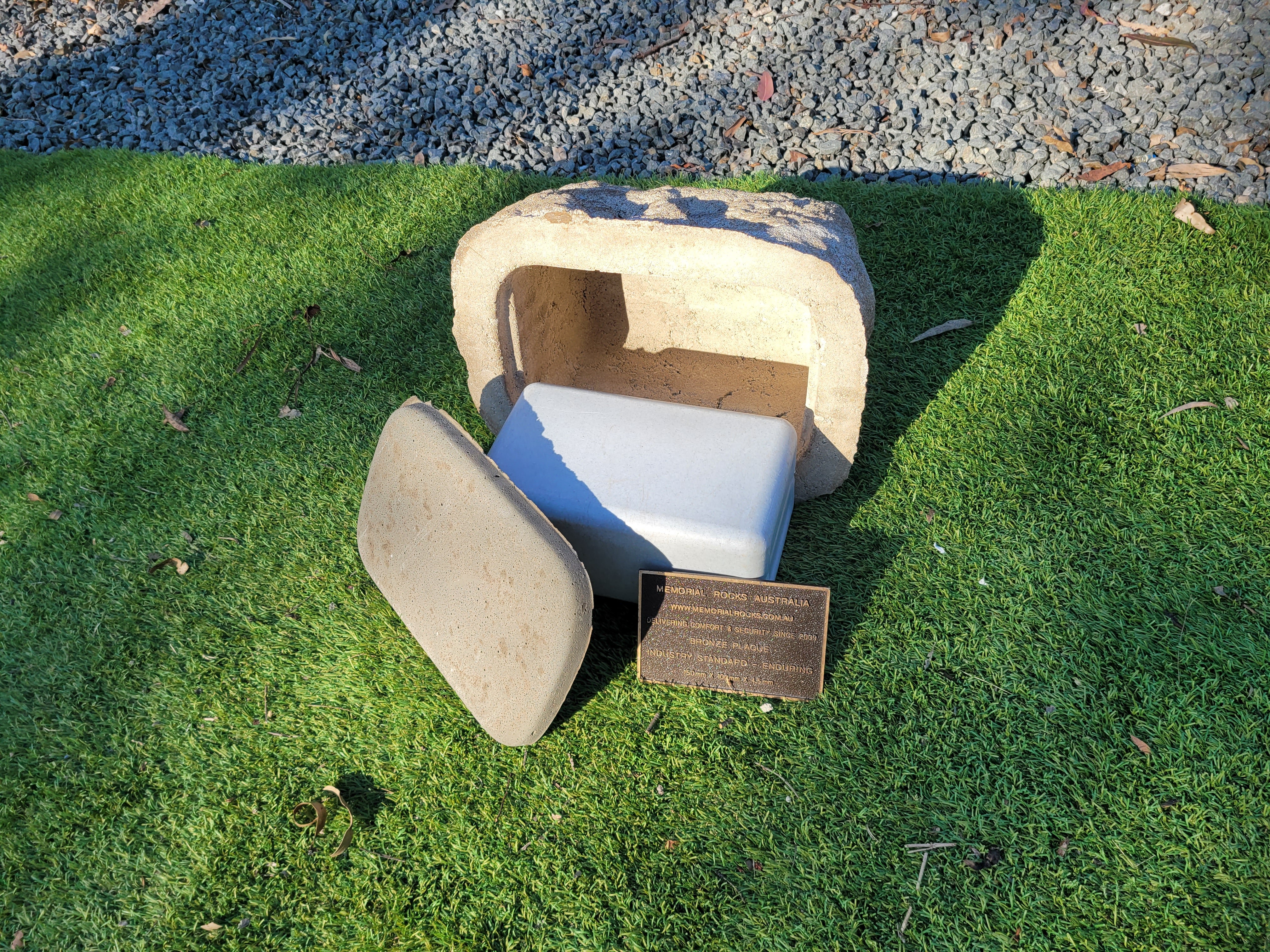Memorial Rock Urn 1914 Regular Natural Riversand