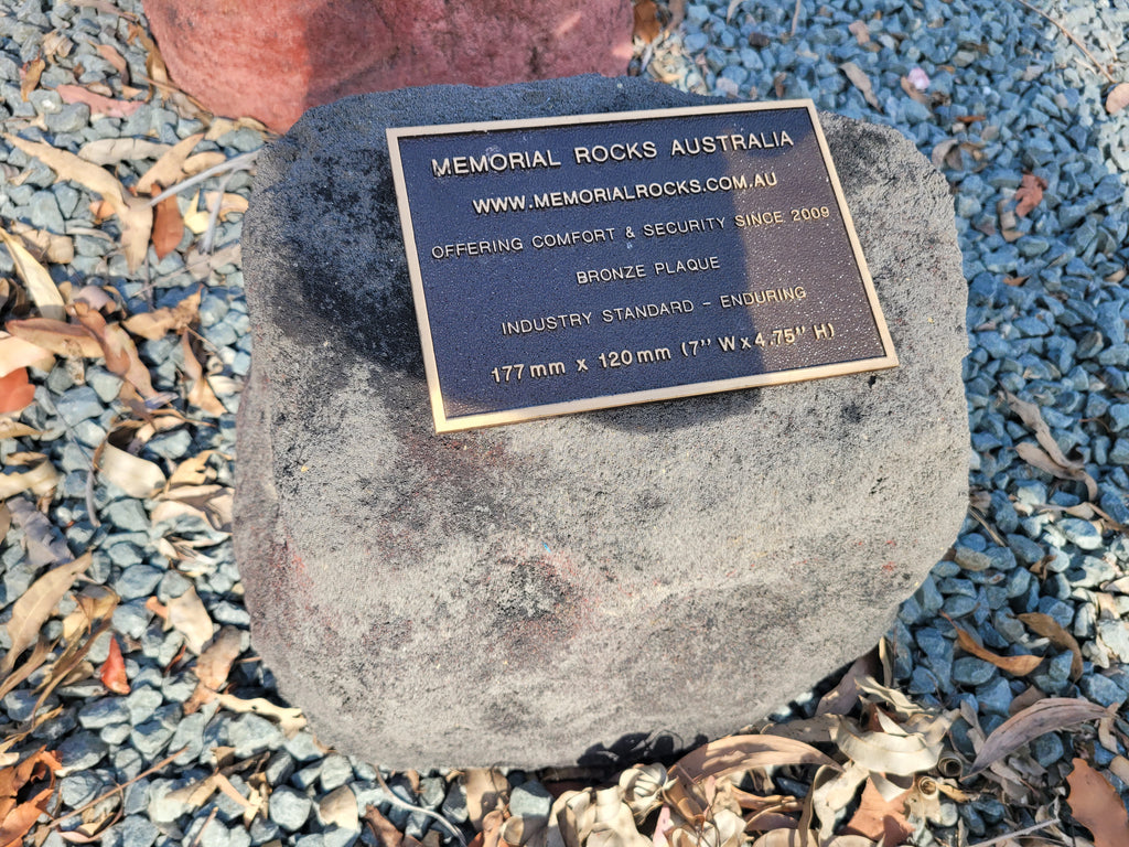 Memorial Rock Urn 1917 Medium Black / Charcoal