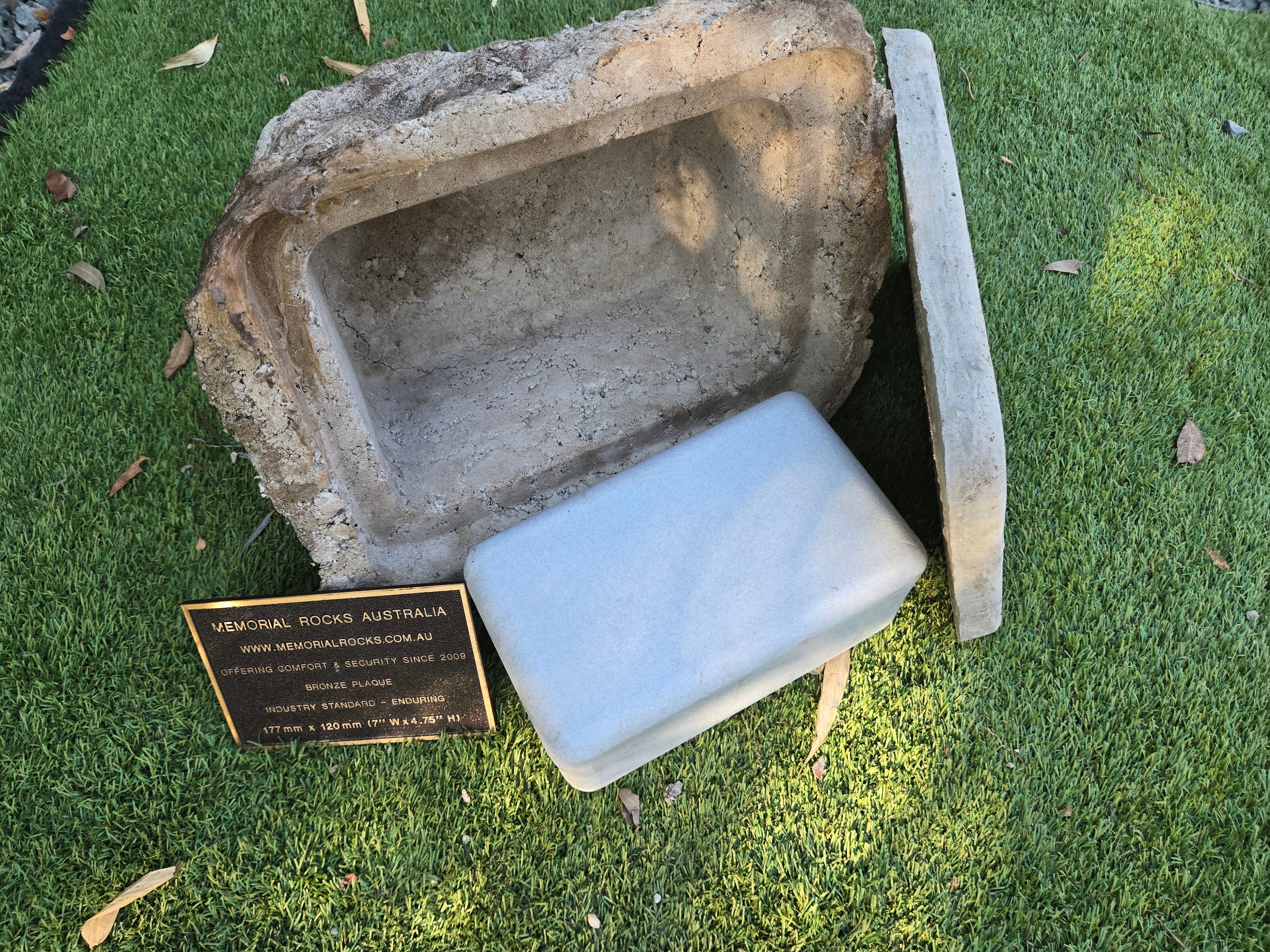 Memorial Rock Urn 2208 Large Natural Riversand