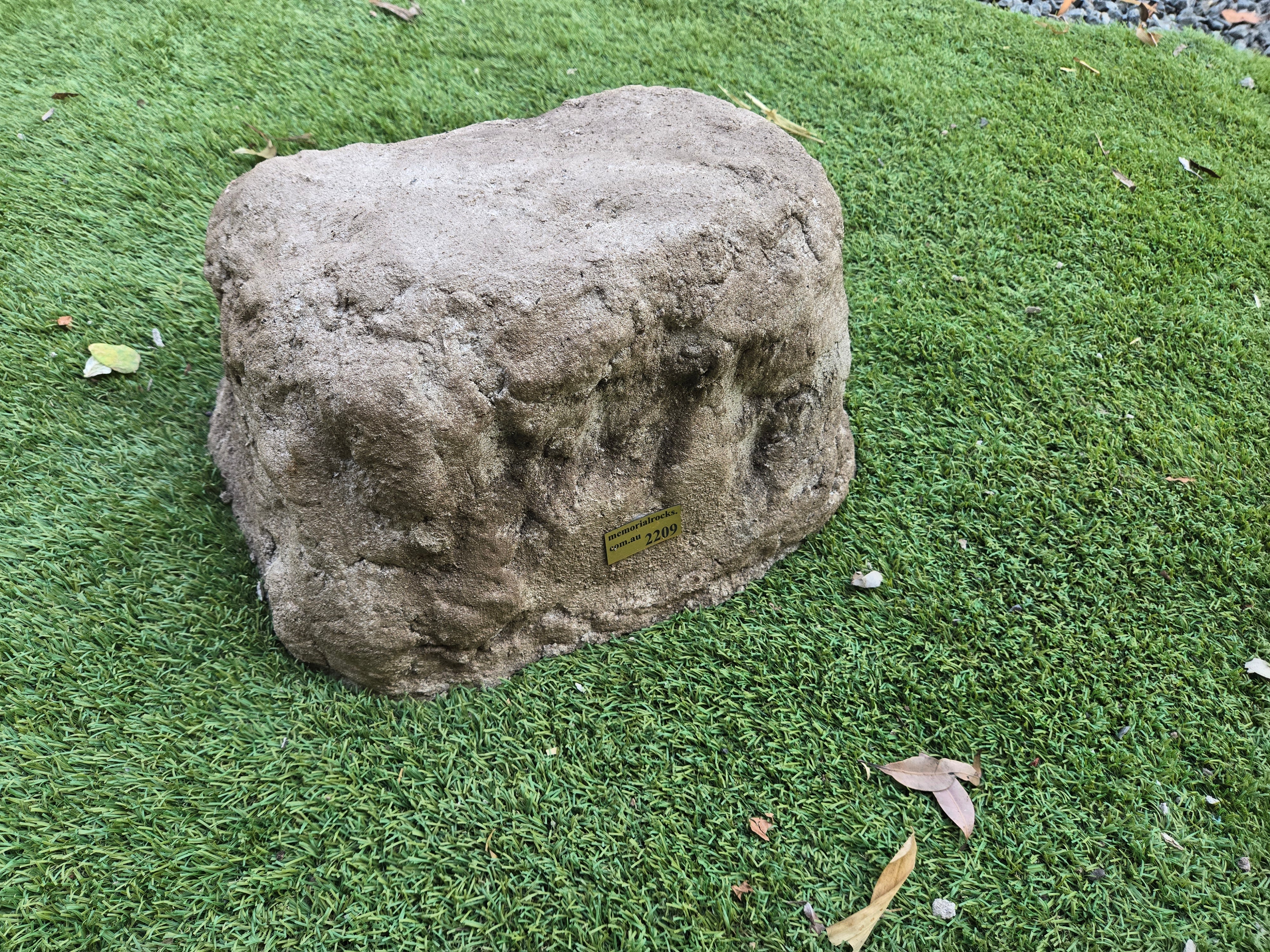 Memorial Rock Urn 2209 Large Natural Riversand