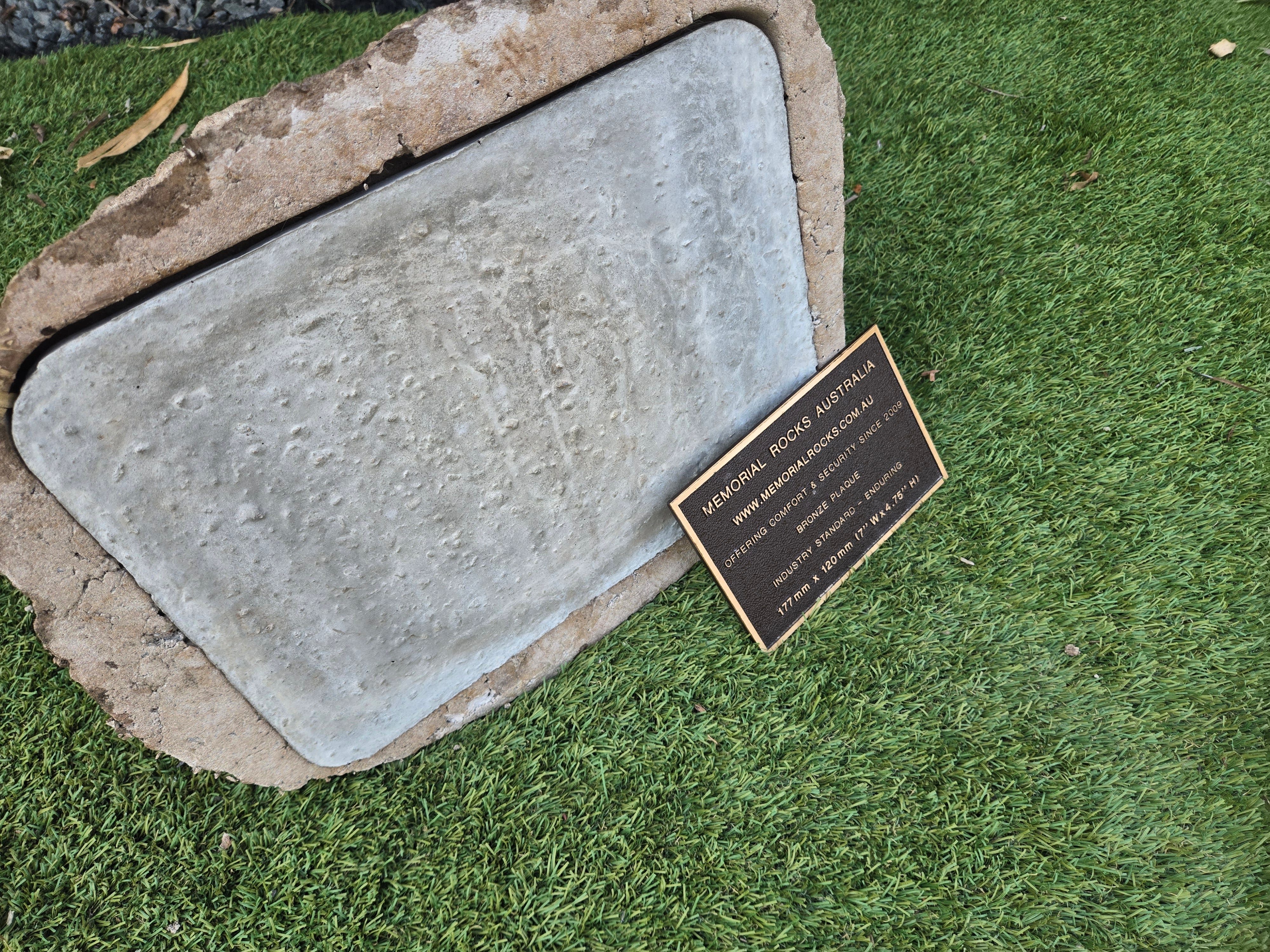 Memorial Rock Urn 2209 Large Natural Riversand