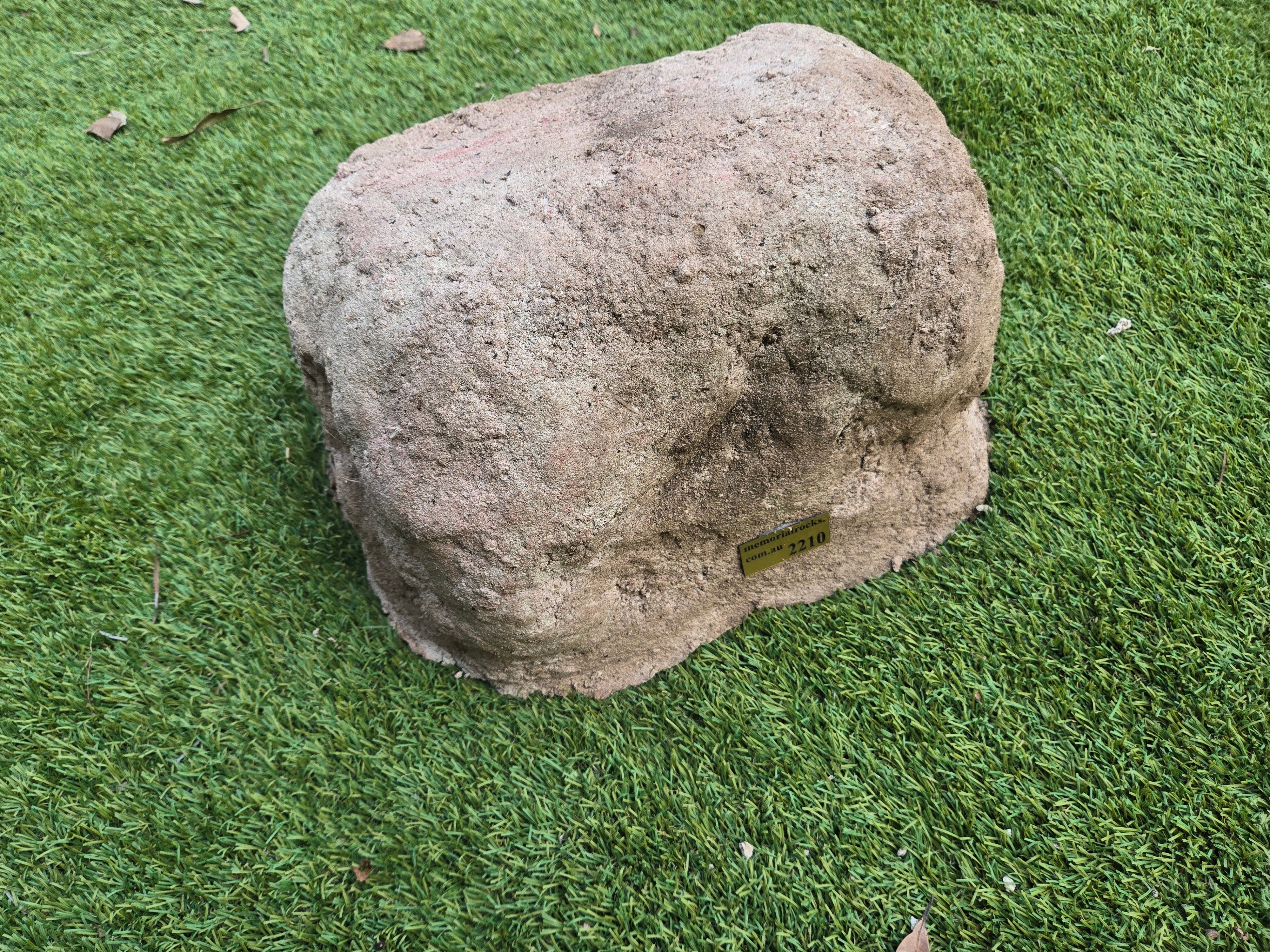Memorial Rock Urn 2210 Medium Natural Riversand