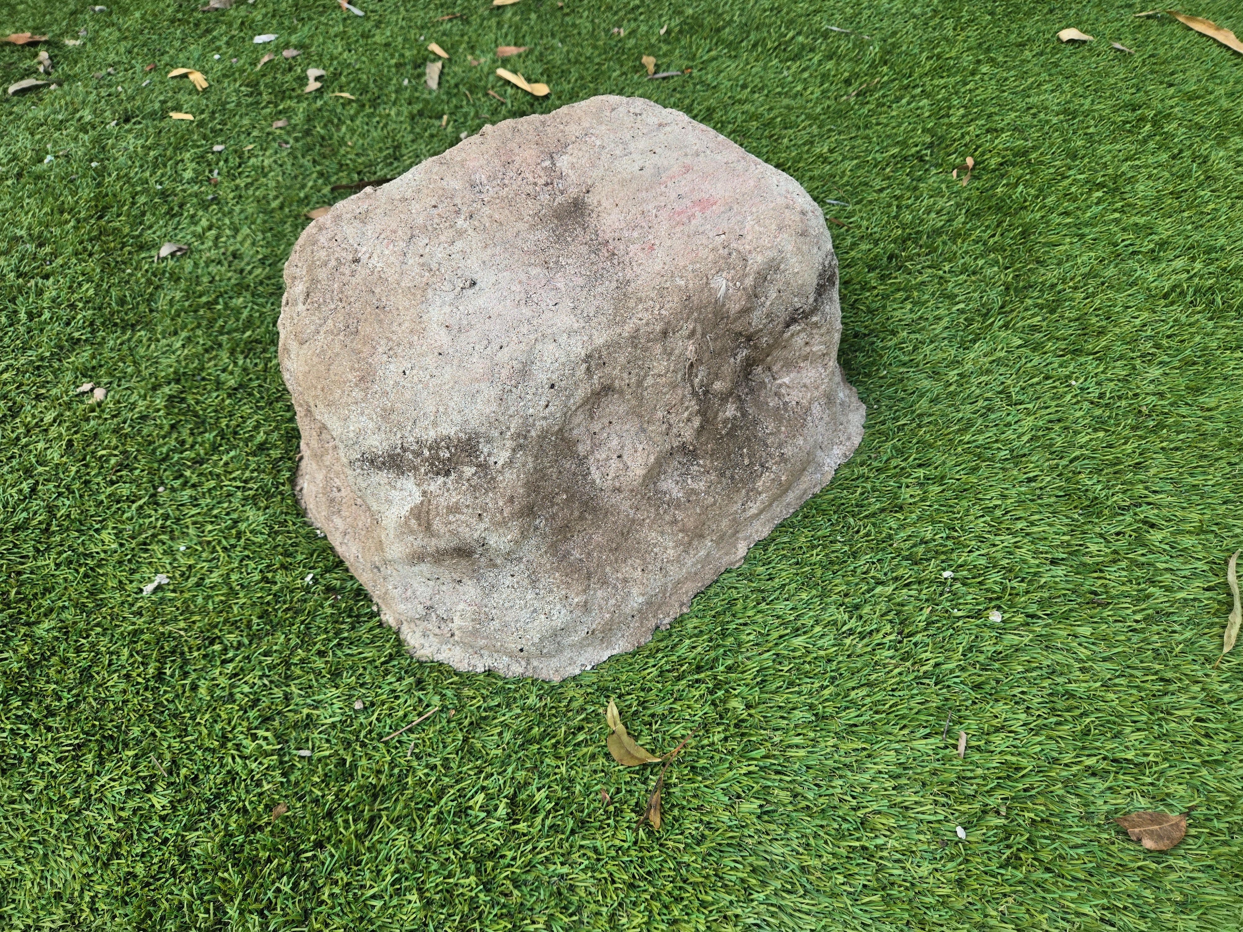 Memorial Rock Urn 2210 Medium Natural Riversand
