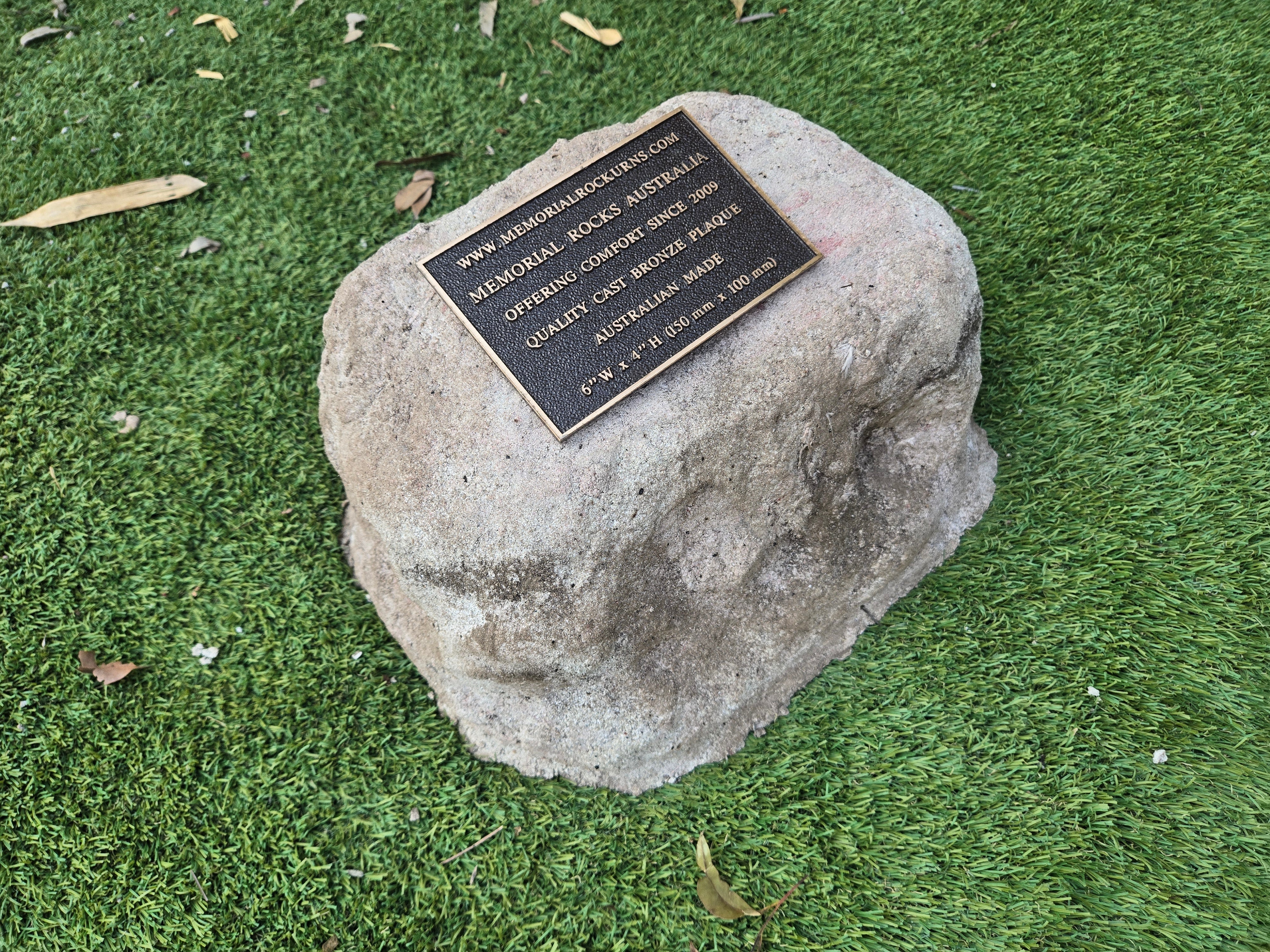 Memorial Rock Urn 2210 Medium Natural Riversand