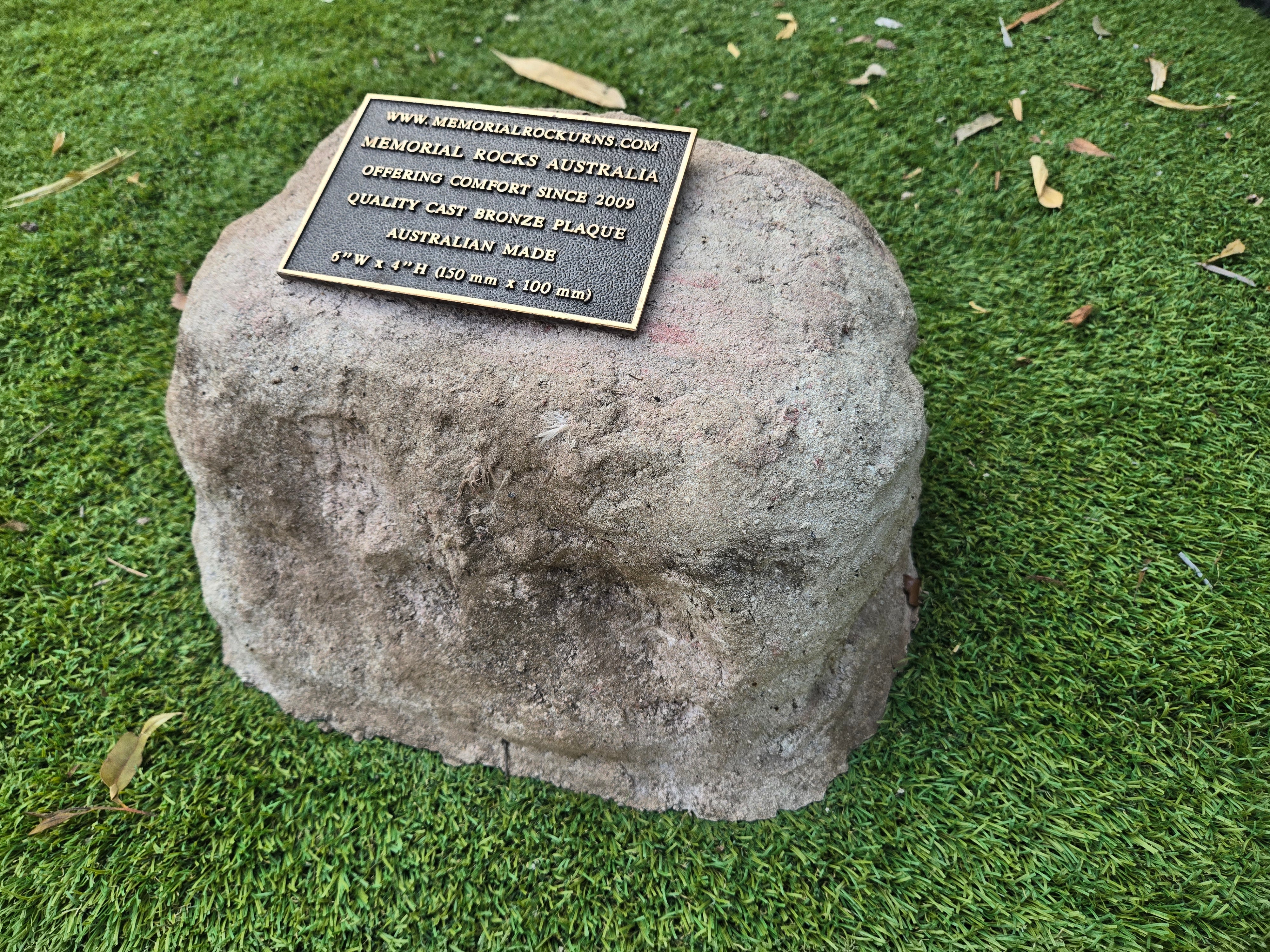 Memorial Rock Urn 2210 Medium Natural Riversand