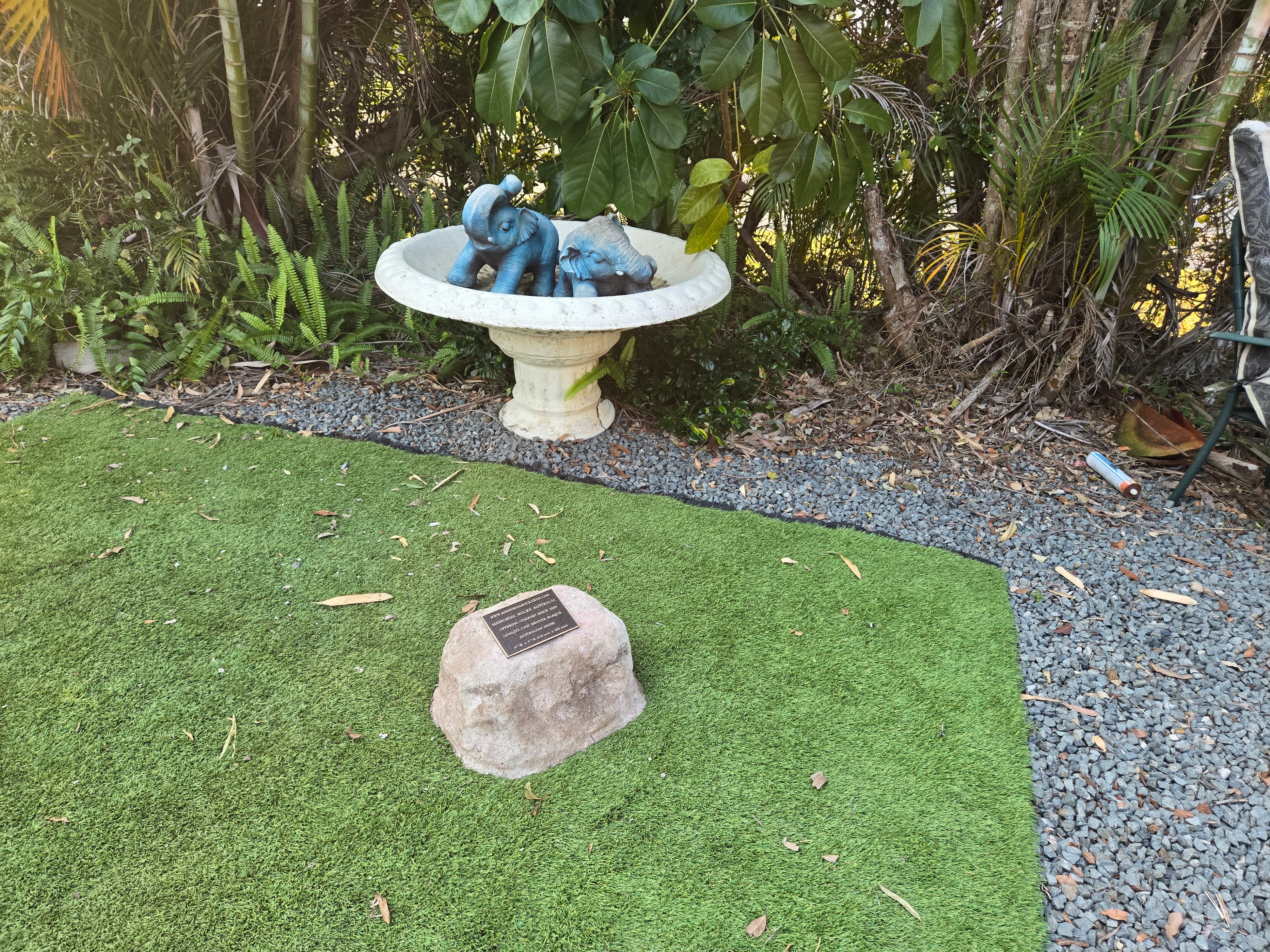 Memorial Rock Urn 2210 Medium Natural Riversand