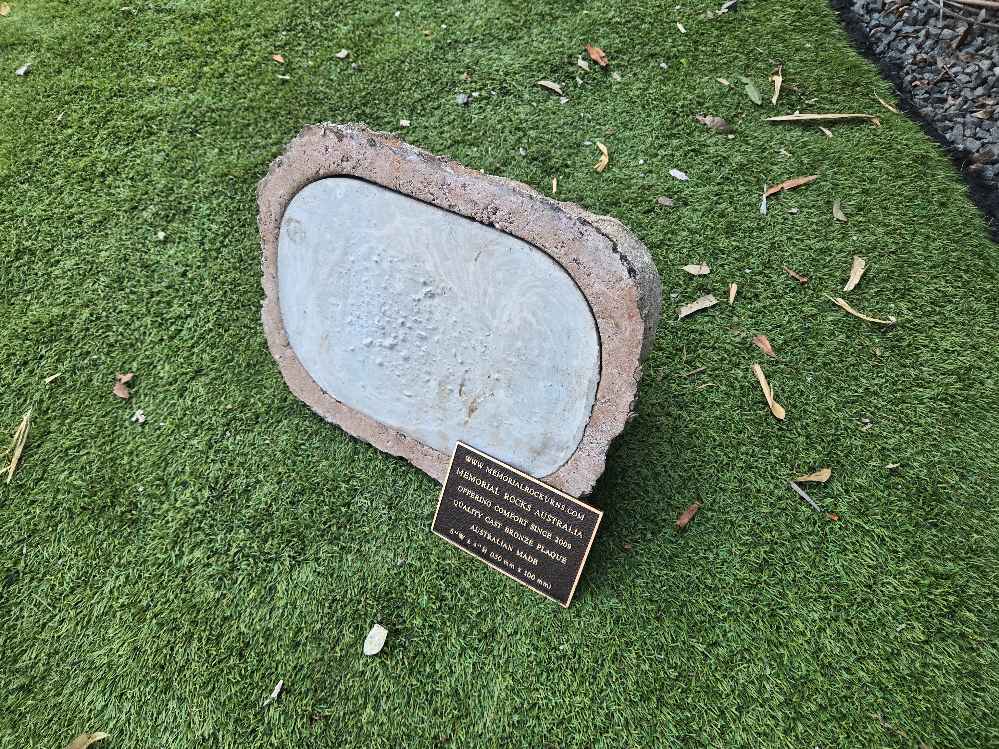 Memorial Rock Urn 2210 Medium Natural Riversand