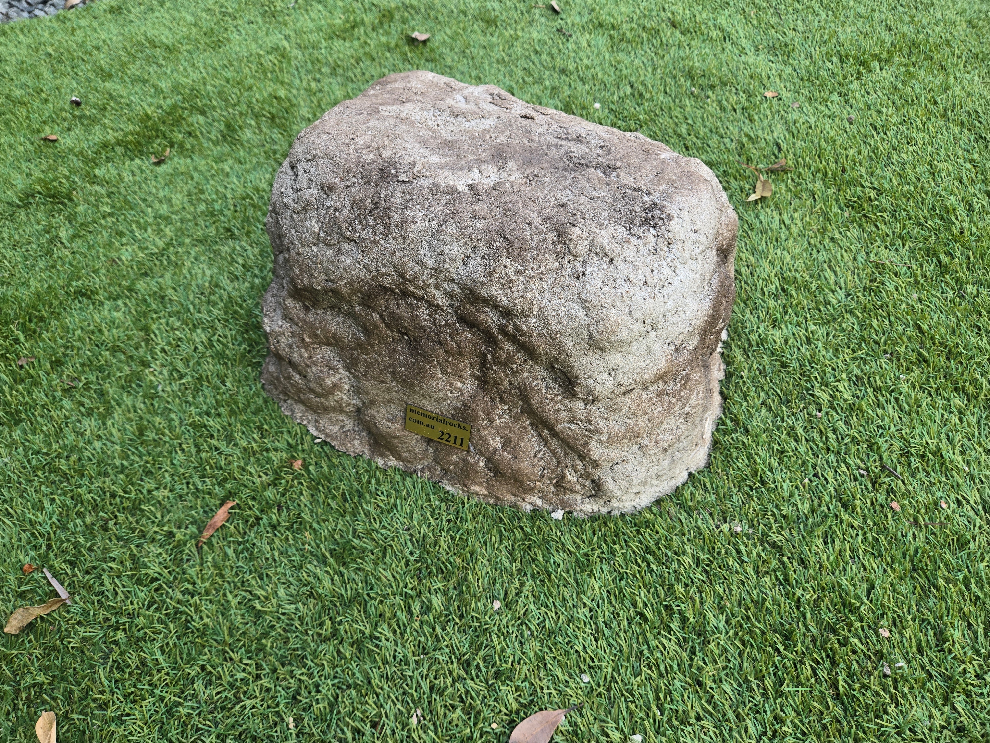 Memorial Rock Urn 2211 Medium Natural Riversand