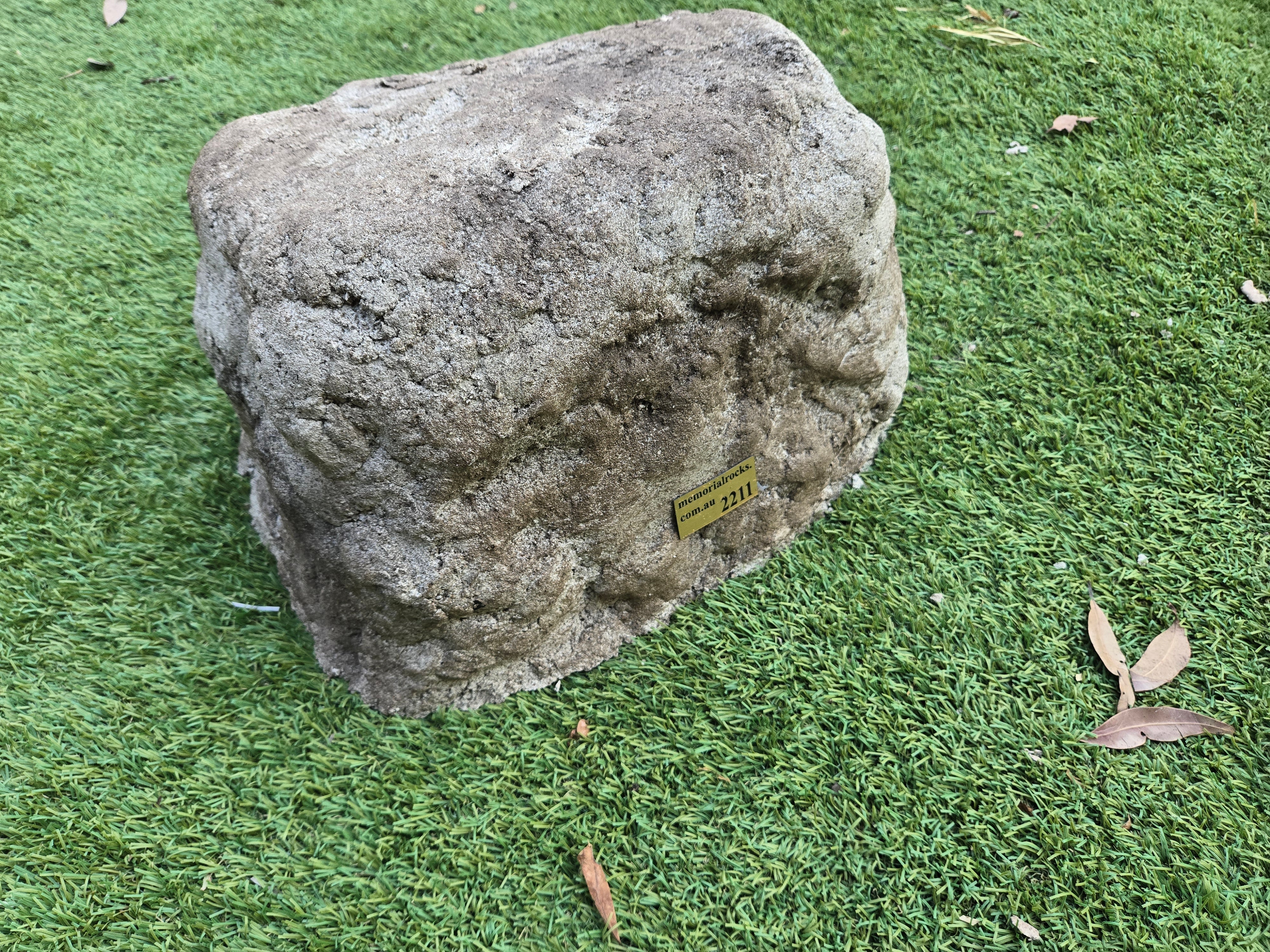 Memorial Rock Urn 2211 Medium Natural Riversand