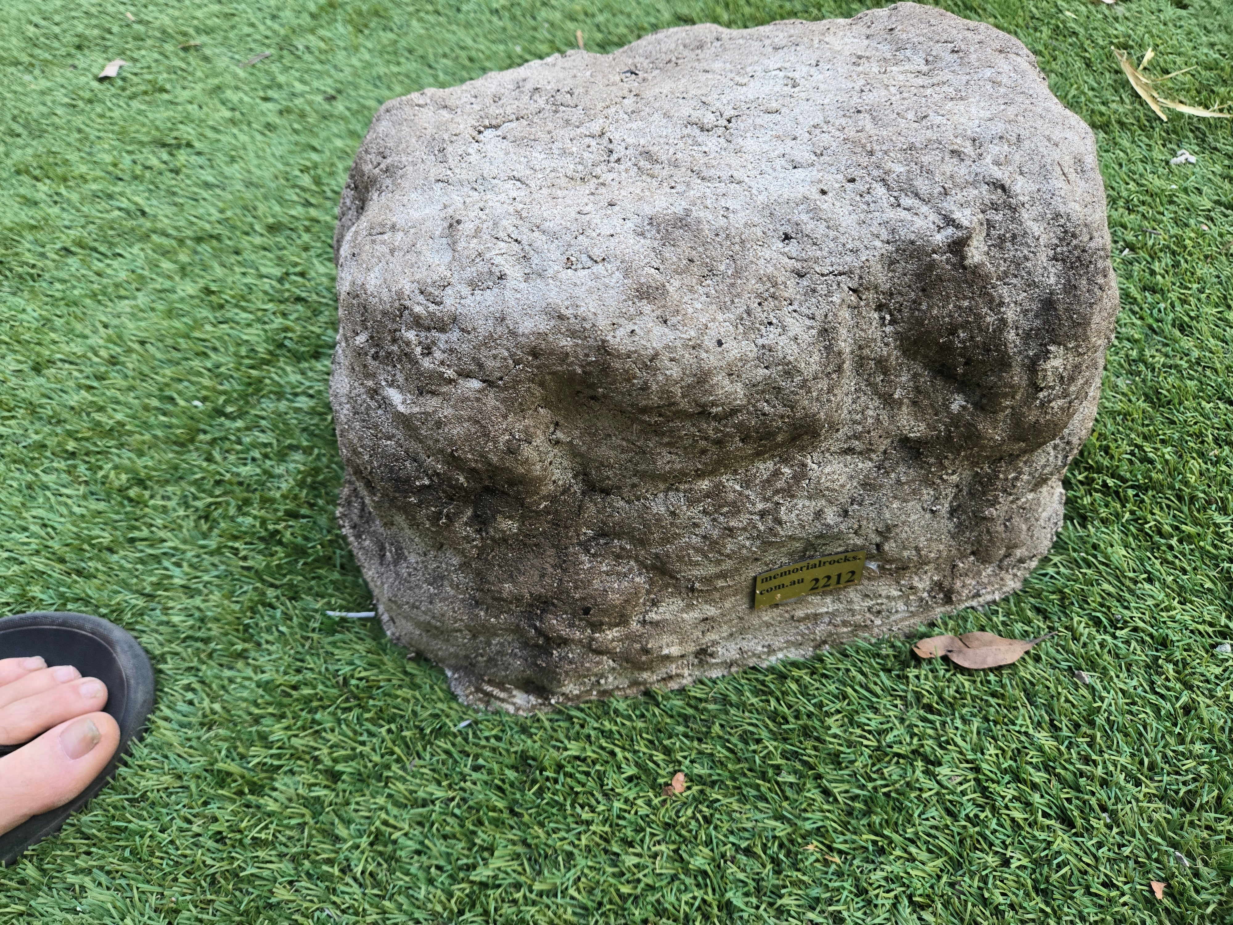 Memorial Rock Urn 2212 Medium Natural Riversand