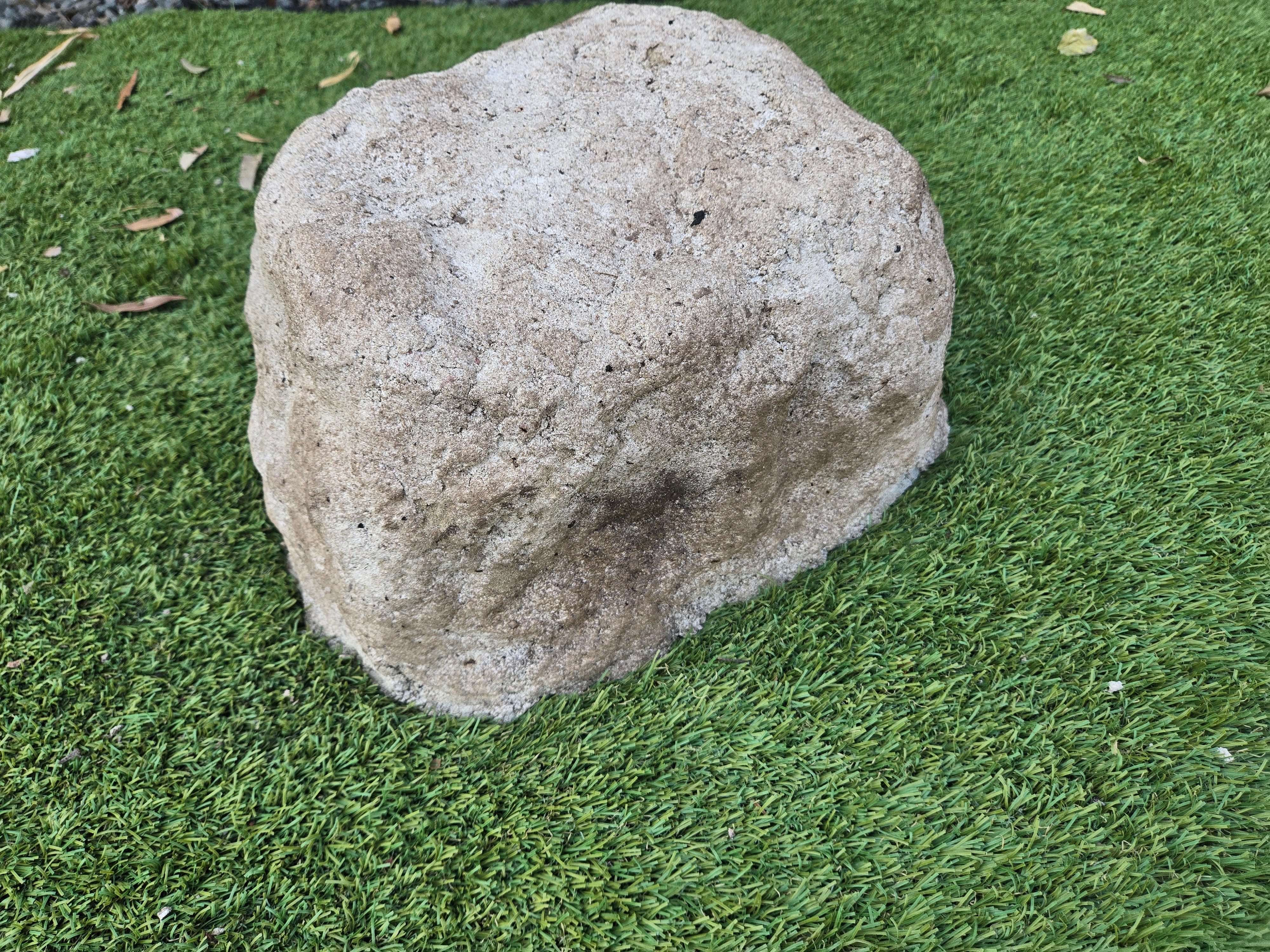 Memorial Rock Urn 2212 Medium Natural Riversand