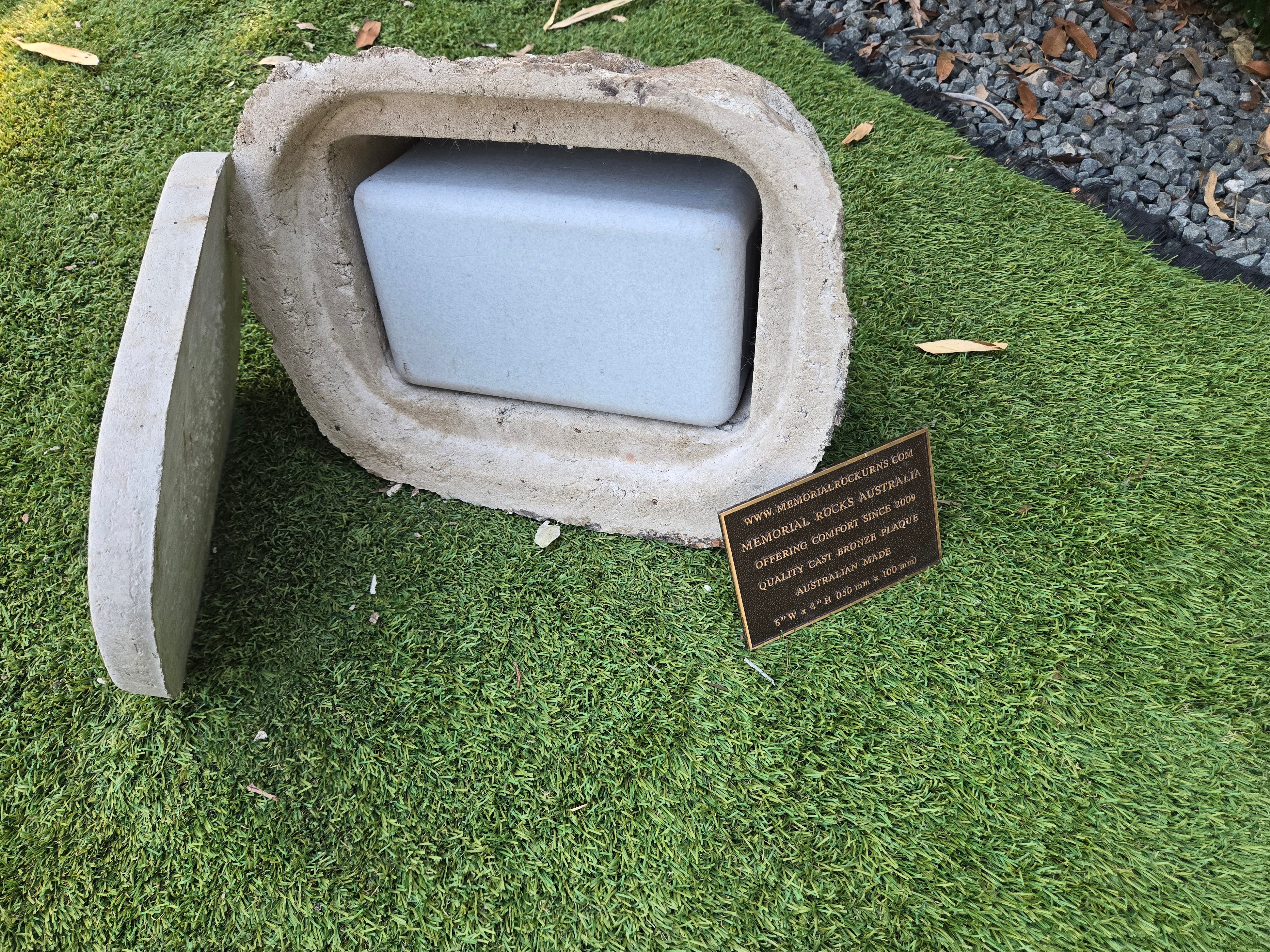 Memorial Rock Urn 2212 Medium Natural Riversand