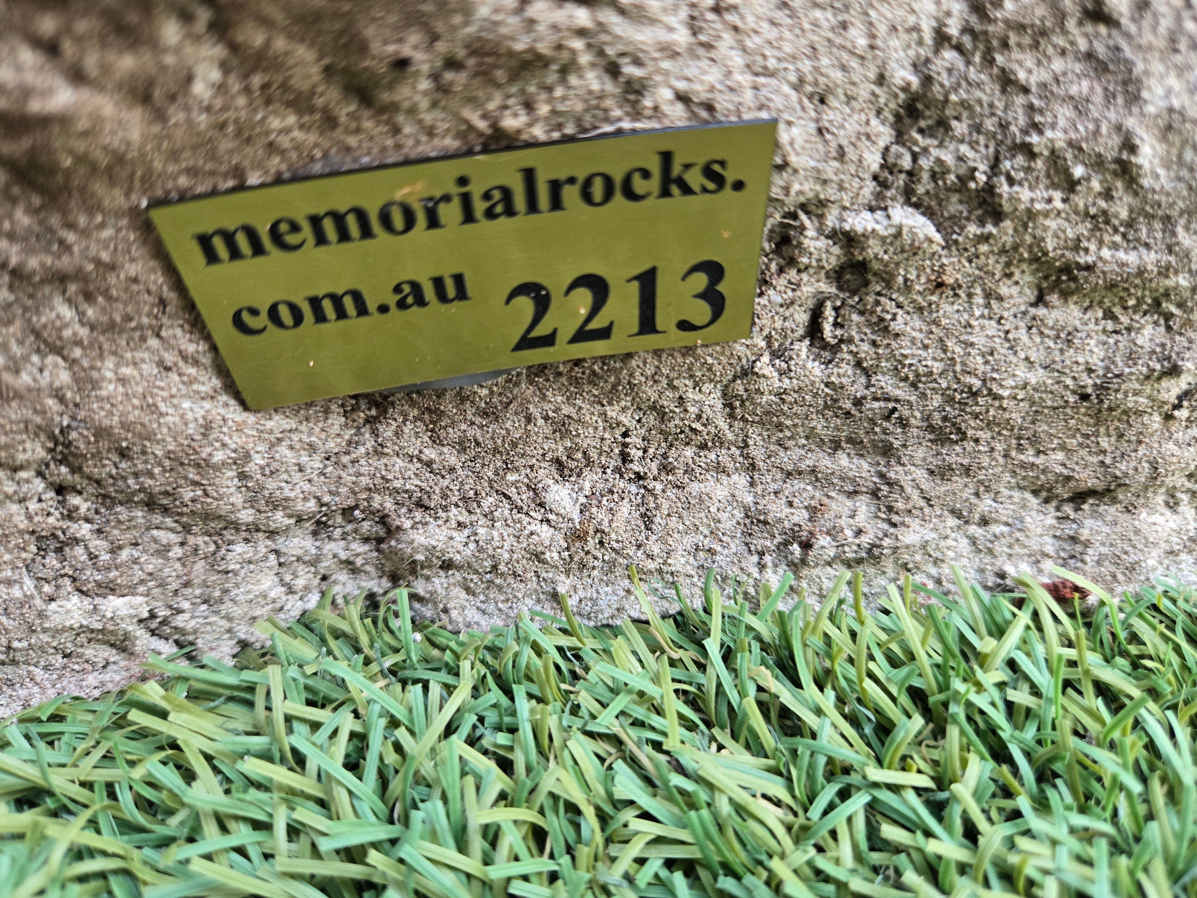 Memorial Rock Urn 2213 Medium Natural Riversand