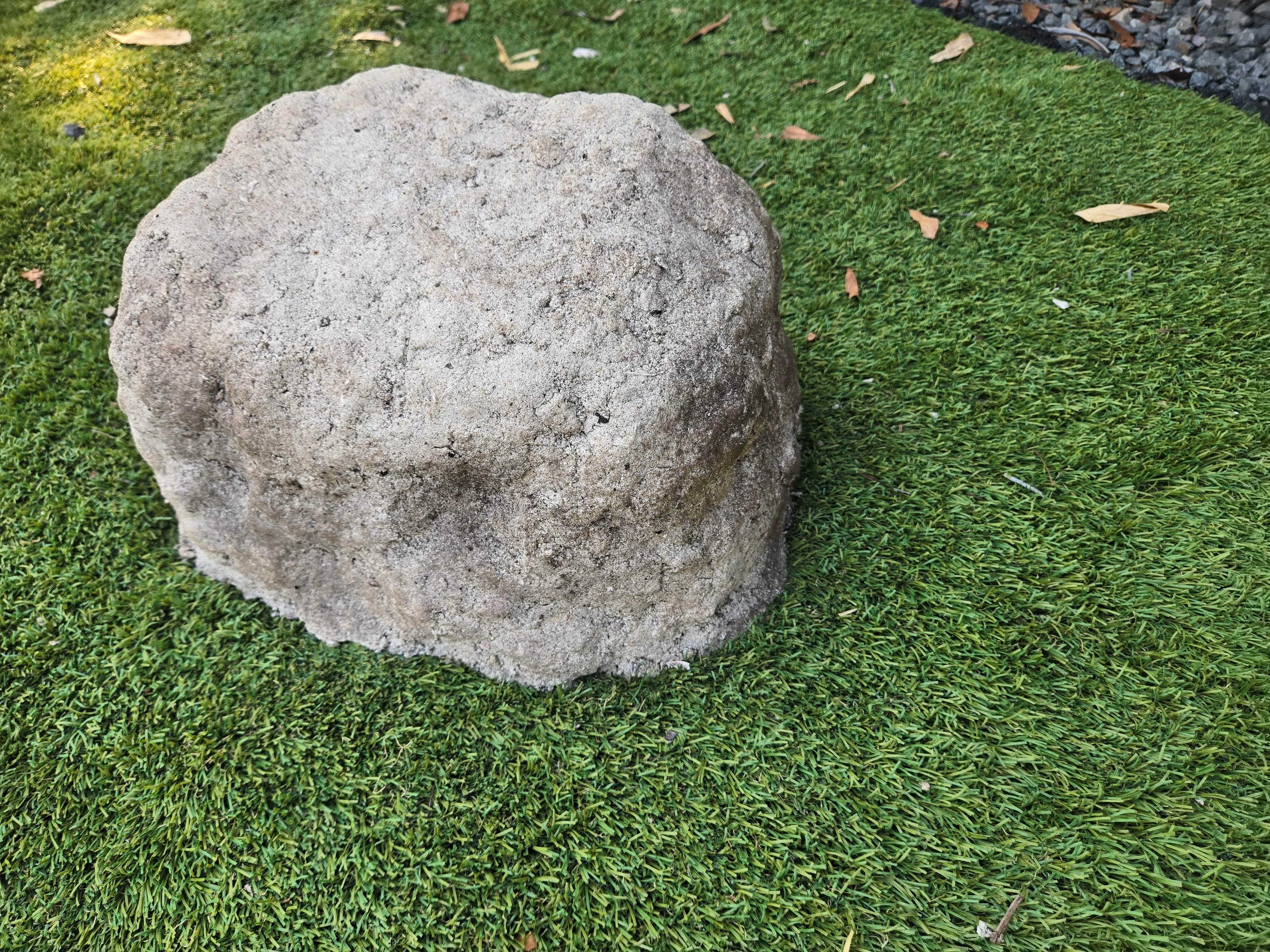 Memorial Rock Urn 2213 Medium Natural Riversand